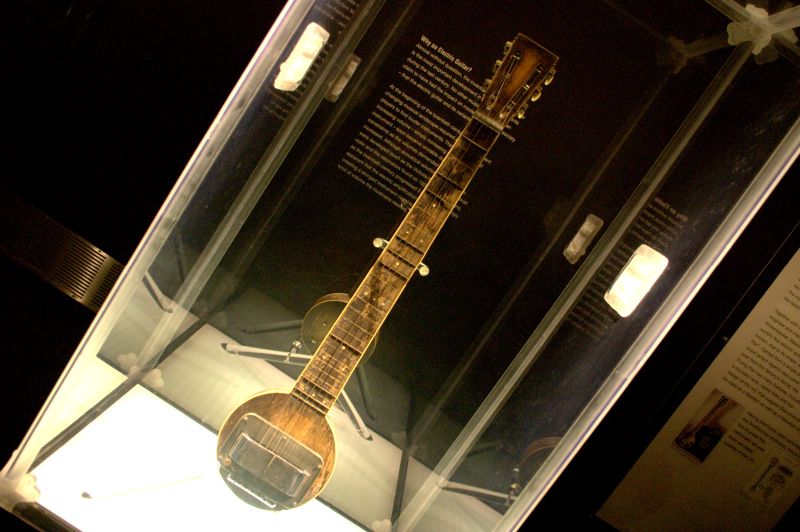 primo modello chitarra elettrica